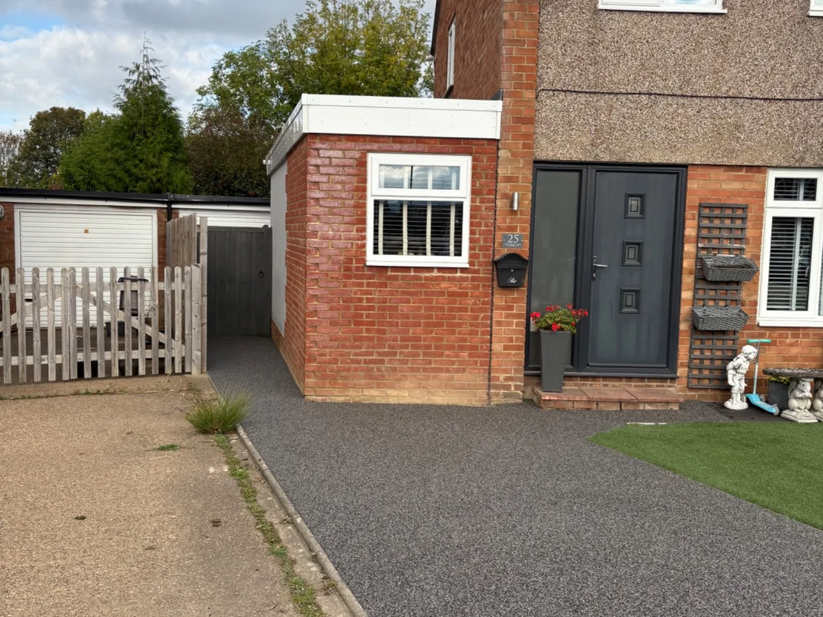 Resin bound driveway installation